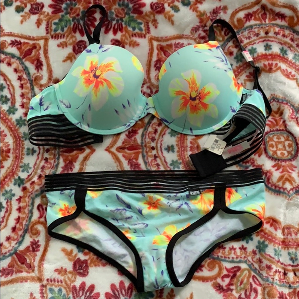 PINK Victoria’s Secret Lightly Lined Bra Set